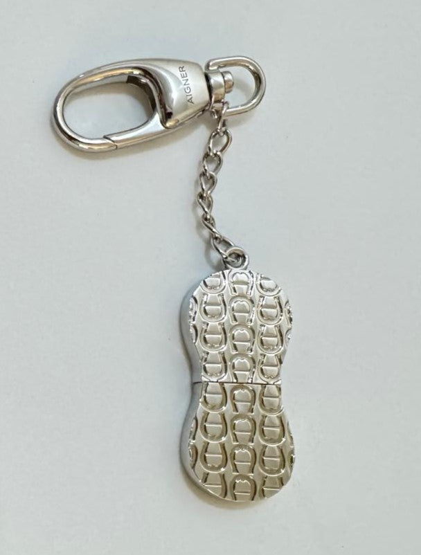 Aigner Signature key chain holder with USB 4gb limited edition Original new peace
