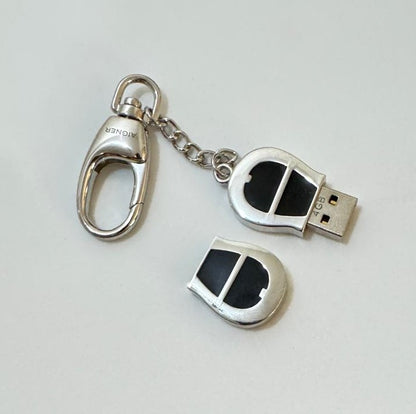 Aigner Signature key chain holder with USB 4gb limited edition Original new peace