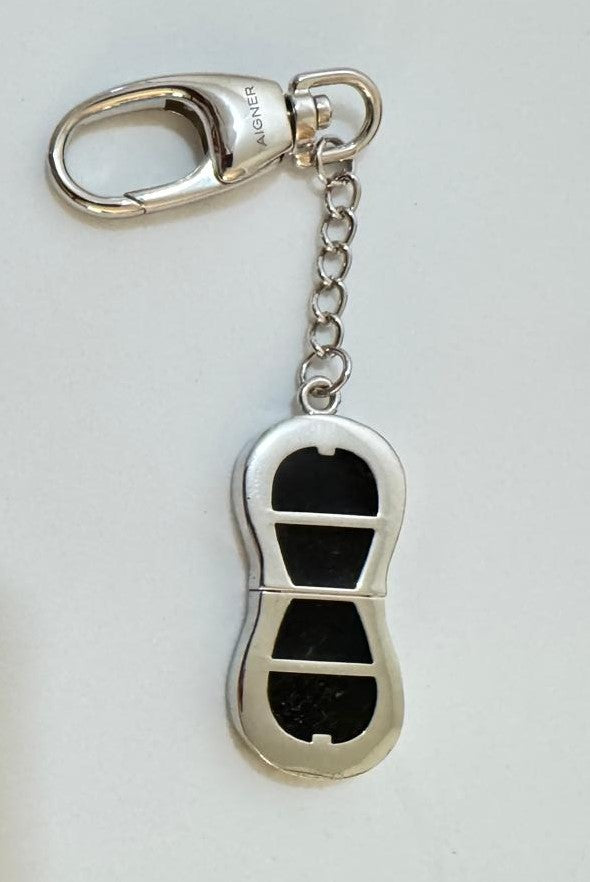 Aigner Signature key chain holder with USB 4gb limited edition Original new peace